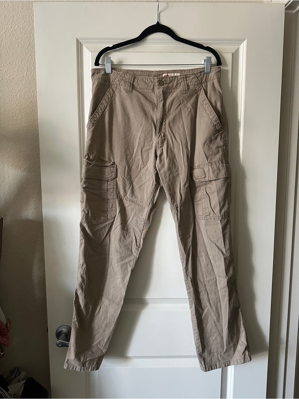 Wrangler Men's Cargo Pants in Light Tan